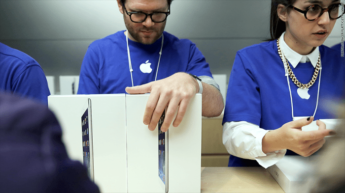 Apple employee suing company