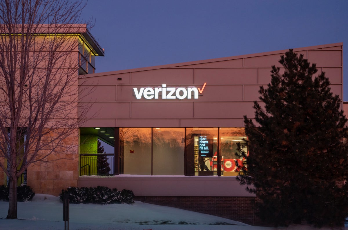 Featured image for verizon international travel plans