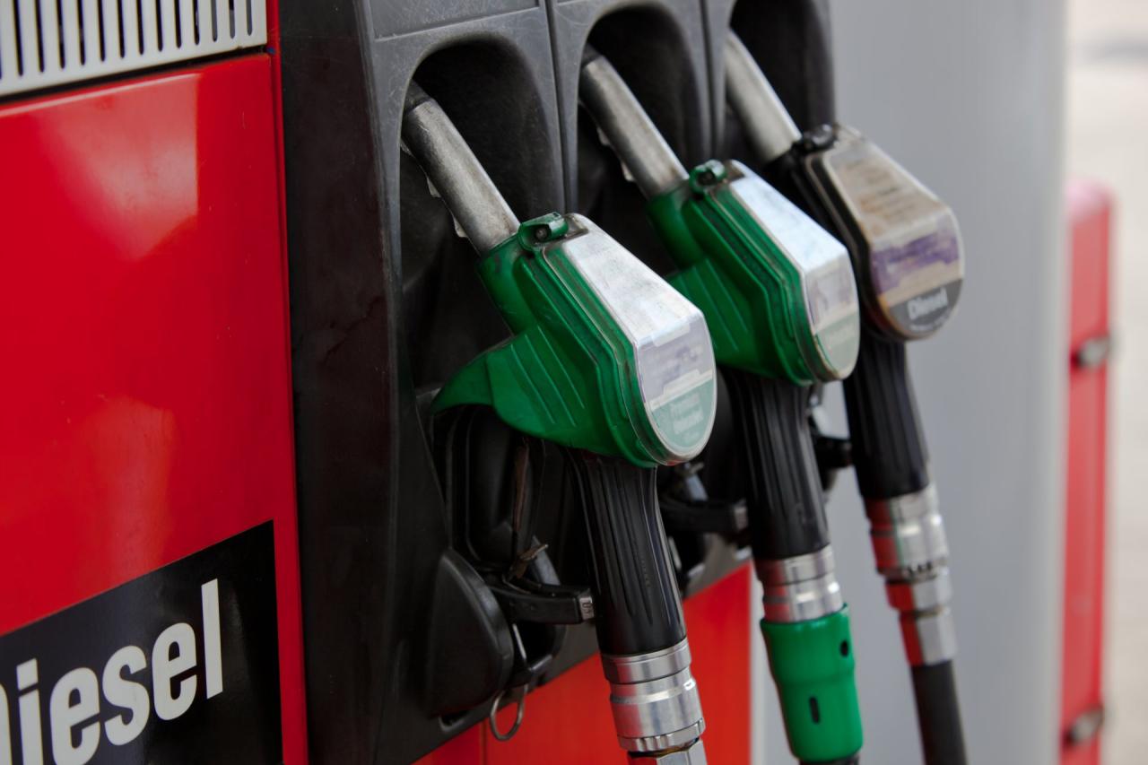 Fuel Cards for Truckers… Are They Worth It? | England Logistics