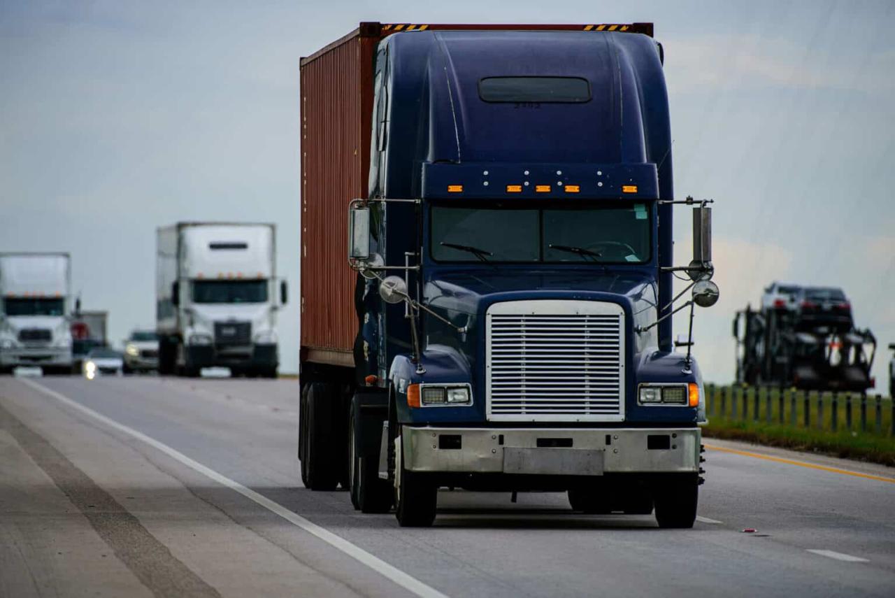 14 Best Fuel Cards For Truckers (Our 2025 Reviews)